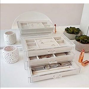 Jewelry box